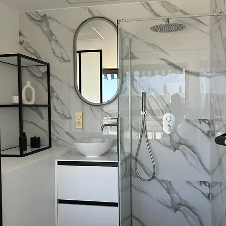 Appartement Studio Luxe Vue Mer Persuasion - Heliopolis D 8 -By Agn - 2 Personnes *