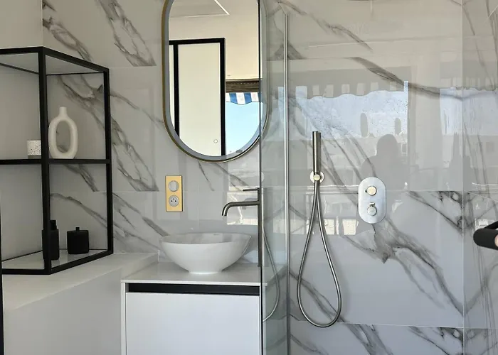 Appartement Studio Luxe Vue Mer Persuasion - Heliopolis D 8 -By Agn - 2 Personnes *